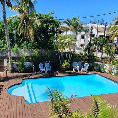 Les Cerisiers - Exclusive Beach Residence - 3 Bedroom Modern Apartment, Flic En Flac Bagian luar foto