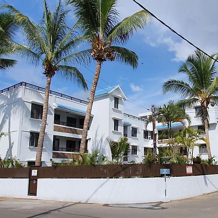 Les Cerisiers - Exclusive Beach Residence - 3 Bedroom Modern Apartment, Flic En Flac Bagian luar foto
