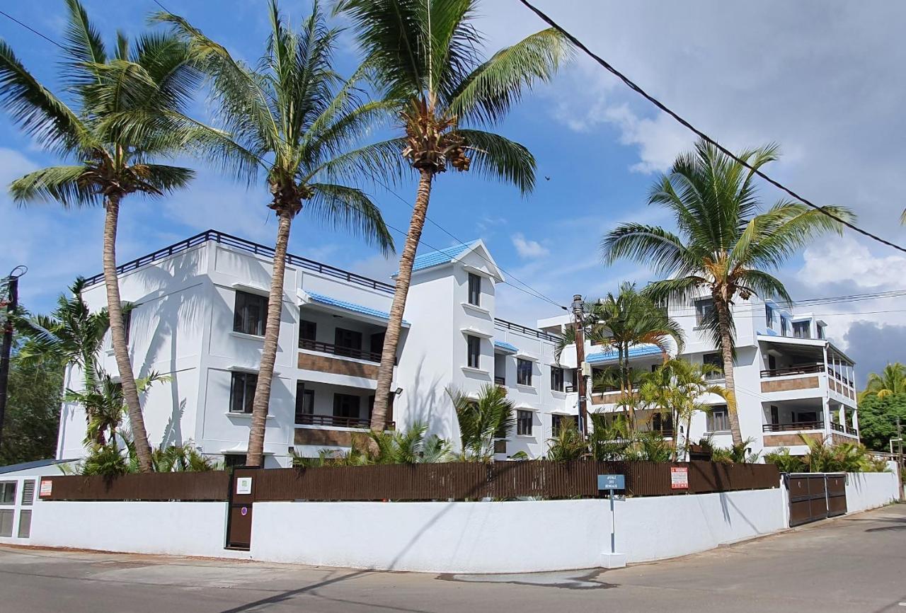 Les Cerisiers - Exclusive Beach Residence - 3 Bedroom Modern Apartment, Flic En Flac Bagian luar foto