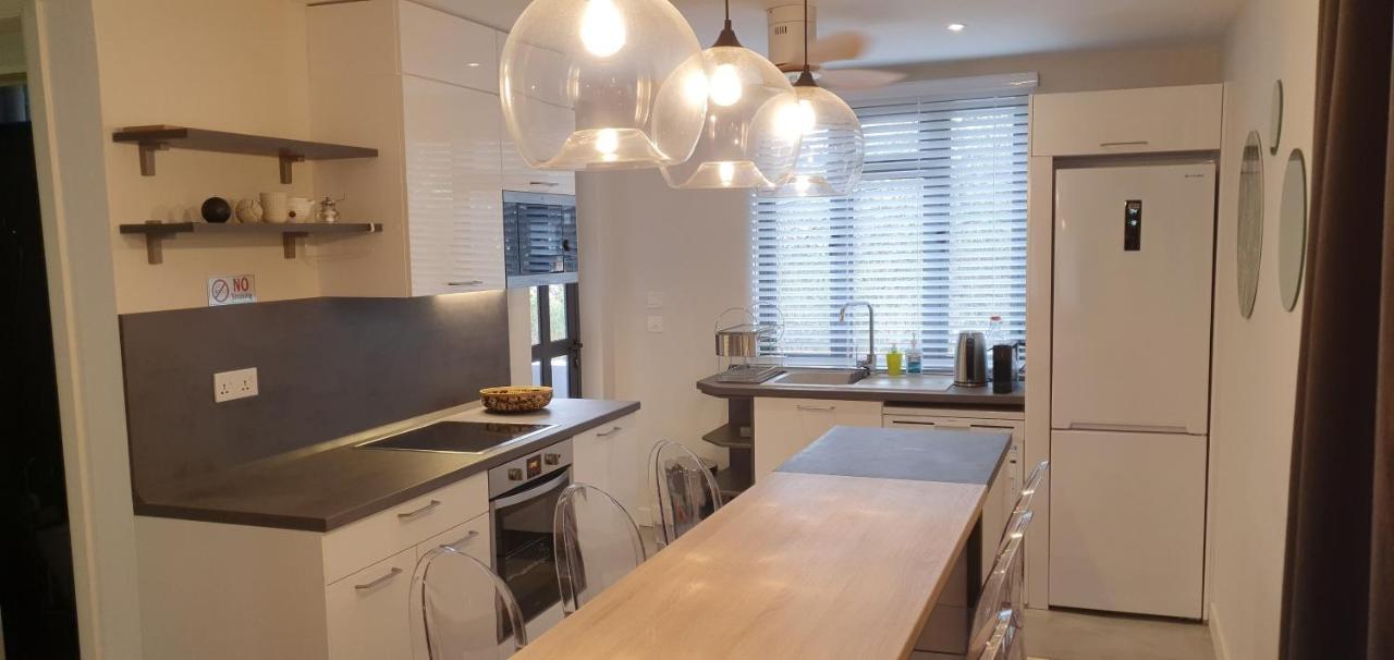 Les Cerisiers - Exclusive Beach Residence - 3 Bedroom Modern Apartment, Flic En Flac Bagian luar foto