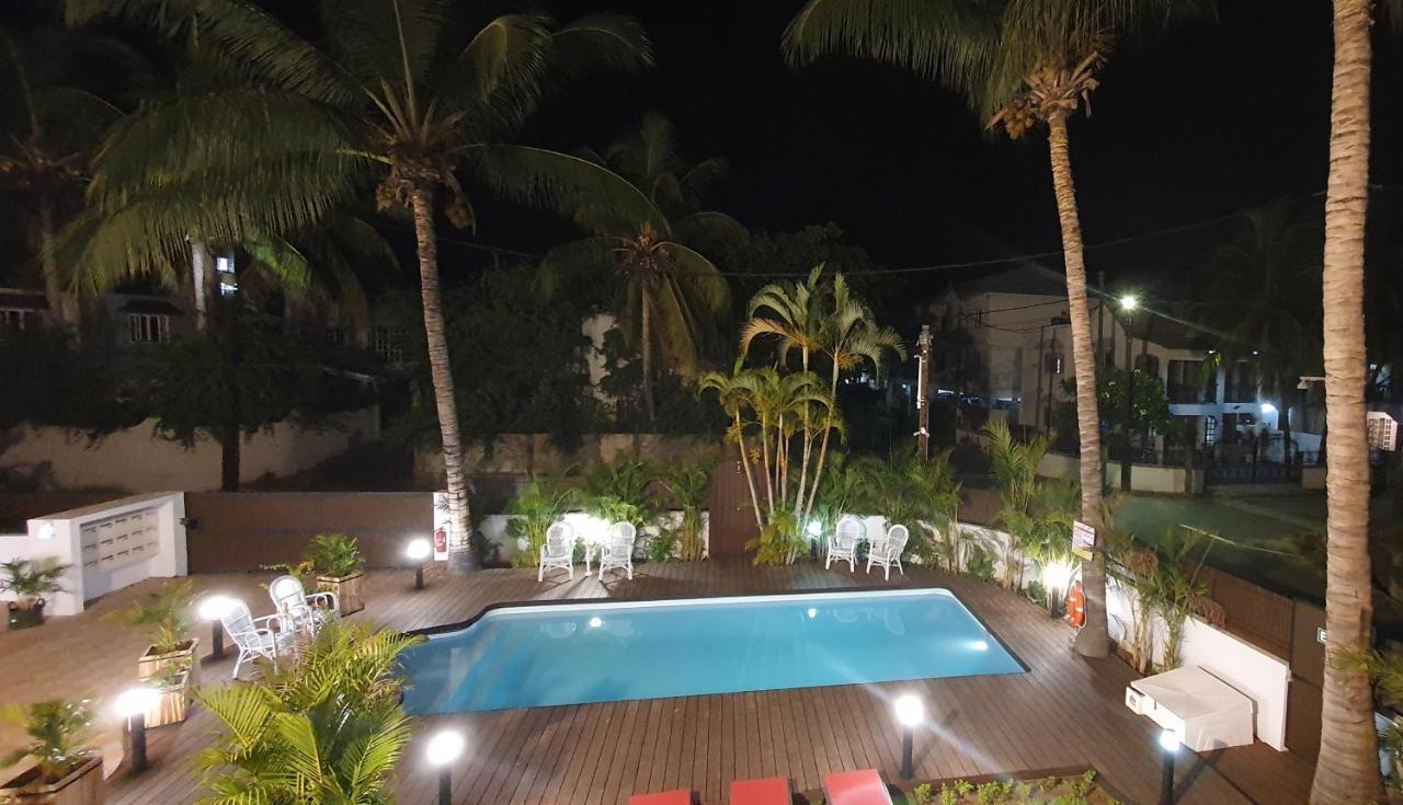 Les Cerisiers - Exclusive Beach Residence - 3 Bedroom Modern Apartment, Flic En Flac Bagian luar foto