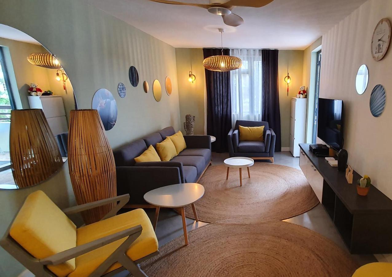 Les Cerisiers - Exclusive Beach Residence - 3 Bedroom Modern Apartment, Flic En Flac Bagian luar foto